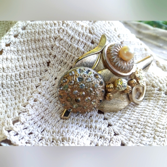 Vintage Gold Tone Broach Pin - Picture 3 of 6